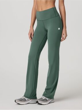 Vuori “All the feels” High-Rise Bootcut Yoga Pants in Deep Green XS
